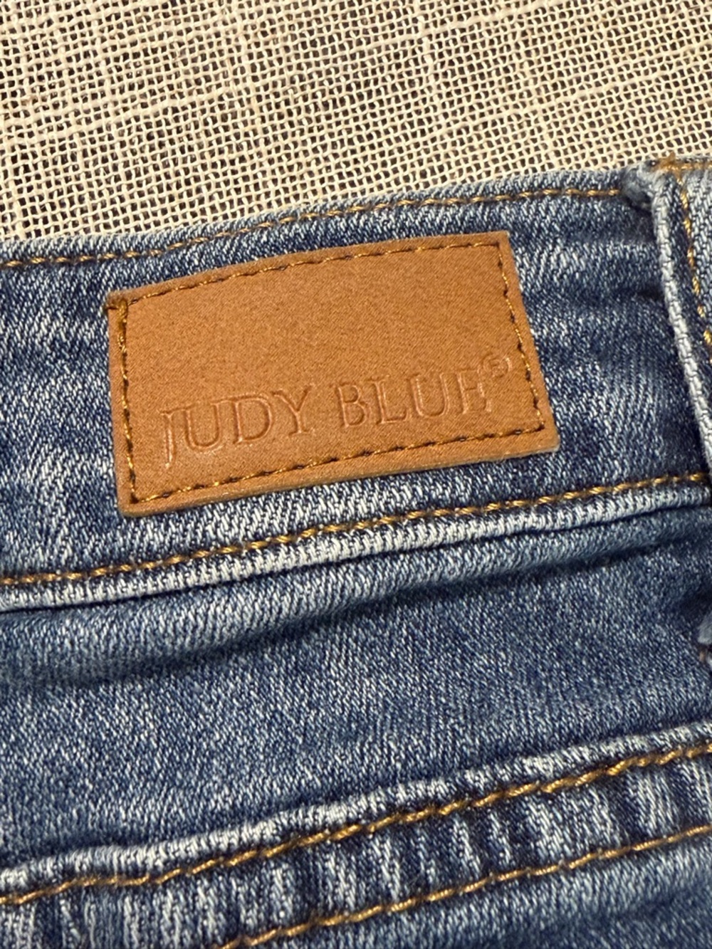 Judy Blue Straight Jeans 13/31 Raw Hem Cropped Patchwork Distressed - Picture 7 of 11
